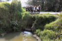 Alunos do Centro Estadual de Educação Profissional Newton Freire Maia, em Pinhais, realizam atividades no Rio Canguiri. 