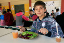 Merenda oferecida aos alunos, no Colégio Estadual Elza Schewder Moro, em São José dos Pinhais. N/F: Ivan Lima Jr.
São José dos Pinhais, 02-10-15.
 