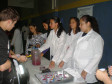 Em Apucarana, estudantes do Colégio Estadual Alberto Santos Dumont apresentam trabalhos desenvolvidos durante curso técnico em Química.