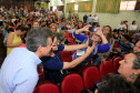 Em encontro com mais de 600 professores, pais e alunos, o governador Beto Richa reafirmou nesta quarta-feira (28) o compromisso de priorizar os investimentos em educação e valorizar os profissionais da área. “A educação é um instrumento de emancipação humana e social e de construção da cidadania. Vocês, professores, garantem uma sociedade melhor para se viver. Podem contar com nosso apoio irrestrito”, disse Richa.