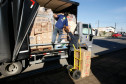 As 2,5 mil escolas estaduais e conveniadas do Paraná receberam a quarta e última remessa deste ano de alimentos não perecíveis da merenda escolar. São 22 itens como arroz, feijão, biscoitos, leite em pó, chá mate e aveia, por exemplo, que compõem a entrega para cada estabelecimento de ensino. O volume é de 1,7 mil toneladas de alimentos, com investimento de R$ 9,2 milhões.
