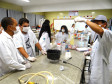 O alunos do Curso Técnico em Química do Colégio Estadual Professor Victório Emanuel Abrozino, em Cascavel, Oeste do Paraná, desenvolvem o projeto “EcoSabão - Produção artesanal de sabão na escola: uma experiência química de solidariedade e sustentabilidade”