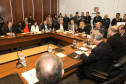 Secretários de estado, representantes de municípios paranaenses que participarão do revezamento da Tocha Olímpica, e demais órgãos do governo, reuniram-se nesta quarta-feira (04) para debater assuntos relacionados a este importante fato esportivo