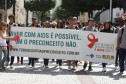 Curitiba,PR 01 de Dezembro de 2011 - Alunos da rede pública, realizam passeata no centro de Curitiba. Hoje, 1º de Dezembro, é celebrado o Dia Mundial de Luta Contra a Aids.
