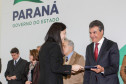 O governador Beto Richa homenageou nesta terça-feira (23), no Palácio Iguaçu, em Curitiba, os 8.957 aposentados do serviço público estadual que encerraram as carreiras no período de 2014 e 2015. Deste grupo, 20 receberam pessoalmente a Menção Honrosa.