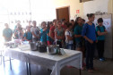 Os estudantes do Colégio Estadual do Campo Bituva da Campinas, Fernandes Pinheiro, Centro-Sul do Estado, estão participando de diversas atividades sobre a importância da educação alimentar. Durante este mês, a escola promove ações para comemorar o Dia Mundial da Alimentação (16 de outubro) e o Dia da Merendeira (30 de outubro).