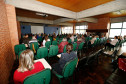 Nesta quarta-feira (26), técnicos e coordenadores pedagógicos que atuam no Departamento de Educação e Trabalho (DET) nas regionais iniciaram a formação em Curitiba. O curso termina nesta quinta-feira (27) e irá abordar questões pedagógicas e administrativas relacionadas à educação profissional. Os profissionais também vão trabalhar com as necessidades dos colégios agrícolas e as novidades do programa de formação profissional para jovens, MedioTec