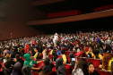 Estudantes de escolas públicas estaduais de Curitiba assistiram nesta terça-feira (29), no Teatro Guaíra, em Curitiba, a primeira exibição da peça “Um jeito simples de entender seus direitos”