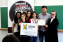 O primeiro lugar ficou com as estudantes do 3° ano do ensino médio do Colégio Estadual Sagrada Família, em Campo Largo (na Grande Curitiba): Nicolly Gabriele Lirman, Sally Alana Stack e Giovana Aparecida Caallim, todas de 17 anos. As alunas foram orientadas pela professora Elaine Ferreira Machado, da disciplina de Biologia.