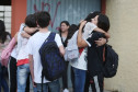 Nesse primeiro dia de aula (08) nas escolas estaduais do Paraná, clima foi de expectativas e tranquilidade para professores, funcionários e familiares.