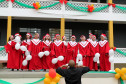 Os estudantes do 6° ano do ensino fundamental do Colégio Estadual Romário Martins, em Piraquara (Região Metropolitana de Curitiba), fizeram nessa quarta-feira (20) uma cantata de Natal para os funcionários da Secretaria de Estado da Educação, nas instalações da pasta, no bairro Vila Izabel, em Curitiba.
