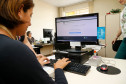 Desde esta segunda-feira (15) está disponível, na Secretaria de Estado da Educação, um computador para que os servidores da pasta façam o cadastro da identidade digital. O registro será feito por meio da confirmação da biometria. O aparelho ficará disponível durante os meses de janeiro e fevereiro, e os servidores que estiverem em férias ou afastados por qualquer motivo poderão fazer o cadastramento no retorno.