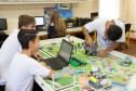 Estudantes dos ensinos fundamental e médio do Colégio Estadual Padre Cláudio Morelli, em Curitiba, são os representantes da rede estadual de ensino do Paraná na etapa nacional do Torneio de Robótica First LEGO League (FLL), que acontece na capital paranaense, de sexta-feira (16) a domingo (18). A competição é organizada no Brasil pelo Departamento Nacional do Serviço Social da Indústria (Sesi).