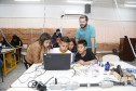 Secretaria Estadual de Educação do Paraná; Alunos do Colégio Estadual Livia Micheleto participão no DPTE de curso de robótica, na foto o professor Willian Coelho. 27-03-18. Foto: Hedeson Alves
