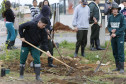Secretaria Estadual de Educação do Paraná; Alunos do CEEP Newton Freire participão junto com a Sanepar de ação no Rio Timbu, no bairro Jardim Paulista, destribuindo panfletos para os moradores, plantando árvores e coletando água do rio para análise. 25-05-18. Foto: Hedeson Alves