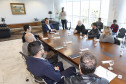 O governador Carlos Massa Ratinho Junior recebeu em seu gabinete, o secretário de Educação, Renato Feder e integrantes do Instituto Lemann.Curitiba, 05-06-19.Foto: Arnaldo Alves / ANPr.