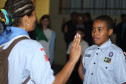 Cerca de 20 alunos do ensino fundamental do Colégio Estadual Pedro Macedo participaram da cerimônia de promessa que foi acompanhada por professores, funcionários, alunos, familiares e representantes de outros grupos de escoteiros.