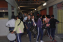 Alunos do Colégio Estadual Aníbal Khury Neto duratne ensaio da fanfarra.