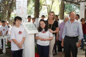 Comunidade escolar, representantes da SEED, do Núcleo Regional de Educação de Curitiba, da comunidade ucraniana, país do qual Helena Kolody foi descendente, e o cônsul honorário da Ucrânia participaram da solenidade de inauguração da praça.