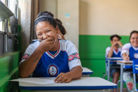 Estudantes kaingang do Colégio Estadual Indígena Cacique Gregório Kaekchot, em Manoel Ribas, ganharam quadra coberta e um novo espaço de refeitório e cozinha.