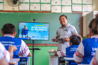 Estudantes kaingang do Colégio Estadual Indígena Cacique Gregório Kaekchot, em Manoel Ribas, ganharam quadra coberta e um novo espaço de refeitório e cozinha.