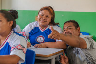 Estudantes kaingang do Colégio Estadual Indígena Cacique Gregório Kaekchot, em Manoel Ribas, ganharam quadra coberta e um novo espaço de refeitório e cozinha.