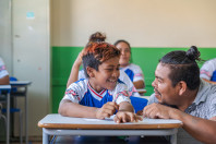 Estudantes kaingang do Colégio Estadual Indígena Cacique Gregório Kaekchot, em Manoel Ribas, ganharam quadra coberta e um novo espaço de refeitório e cozinha.