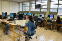 Alunos do Colégio Estadual Antônio Franco, no município de Formosa do Oeste, utilizam a plataforma Matific.