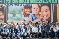 Governo entrega mais 173 ônibus escolares para a rede pública do Paraná.
