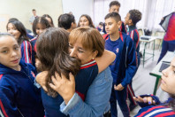 Professora de Matemática no Colégio Estadual Polivalente de Curitiba, Dijalmary Matos Prates Chas celebrou a conquista com seus estudantes na manhã desta sexta-feira (14).