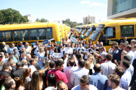 ônibus escolares