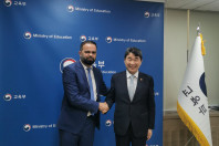 Na Coreia do Sul, secretário da Educação conhece tecnologias educacionais e soluções para o ensino profissionalizante