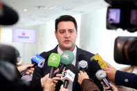 Determinação aconteceu em razão do episódio de violência ocorrido na manhã desta segunda-feira (19) no Colégio Estadual Professora Helena Kolody, em Cambé, Norte do Estado.