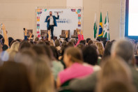 São professores formadores que apresentam – em forma de oficinas – 80 trabalhos desenvolvidos por meio de boas práticas pedagógicas ao longo do ano letivo