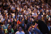 Mil estudantes do Ganhando o Mundo iniciam preparação para intercâmbios em cinco países