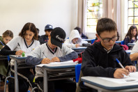 Mais de 930 mil alunos da rede estadual fazem a Prova Paraná a partir de segunda-feira