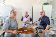 Paraná escala chef premiada para treinar merendeiras da rede estadual de ensino