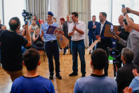 Governador Carlos Massa Ratinho Junior recebe  alunos do Ganhando o Mundo