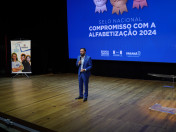 Municípios do Paraná recebem Selo Nacional Compromisso com a Alfabetização