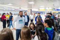 Emoção e expectativa: alunos do Ganhando o Mundo embarcam para o Canadá