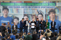 Estado aproxima escolas e empresas para criar 40 mil vagas de estágio em 2025
