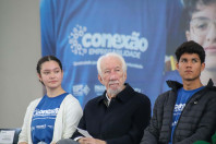 Estado aproxima escolas e empresas para criar 40 mil vagas de estágio em 2025
