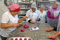 Alimentação saudável: Governo capacita 2 mil merendeiras da rede estadual de ensino