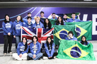 Embarque de 16 alunos para a Escócia dentro do programa Ganhando o Mundo de intercâmbio de estudantes da rede estadual de ensino. 