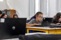 Inglês Paraná Agrinho 2025 abre edital para 500 mil alunos; premiação inclui 258 celulares