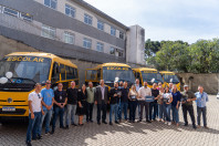 Governo entrega novos ônibus a colégios agrícolas para atividades práticas dos alunos