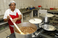 Paraná investe R$ 560 milhões por ano e garante cardápio nutritivo e variado nas escolas