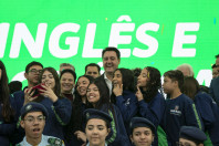 Estado apoiará municípios na implementação de inglês e robótica no Ensino Fundamental