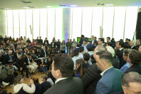 Estado apoiará municípios na implementação de inglês e robótica no Ensino Fundamental