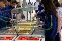 Dia Mundial da Alimentação: 2 mil alunos têm cardápio adaptado nas escolas estaduais
